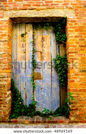 a old and rotten chinese door