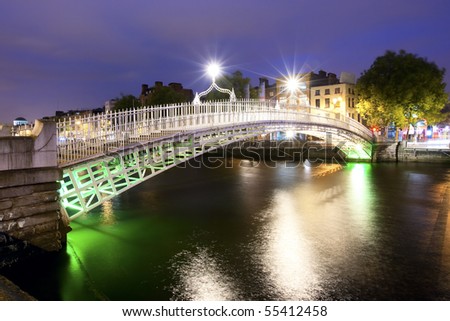 Ha\'penny Bridge at Night, Dublin Ireland