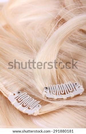 Blond hair extension, clips details