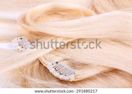 Blond hair extension, clips details