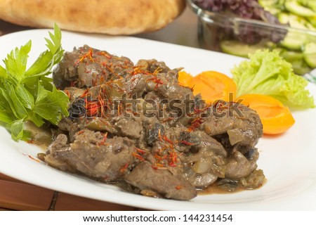Fried chicken liver with vegetables and sprinkled saffron