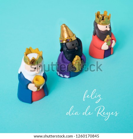the three wise men and the text feliz dia de reyes, happy epiphany day written in spanish, on a blue background