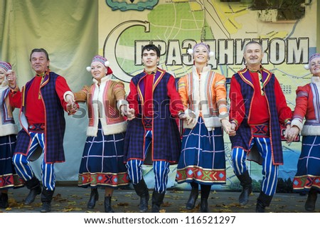 PODOLSK - OCTOBER 7: Russian folk ansamble of dance Rainbow dance  on event of day of Podolsk on October 7, 2012, Podolsk, Russia