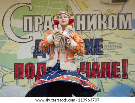 PODOLSK - OCTOBER 7: Russian folk ansamble of dance Rainbow dance on event of day of Podolsk on October 7, 2012, Podolsk, Russia