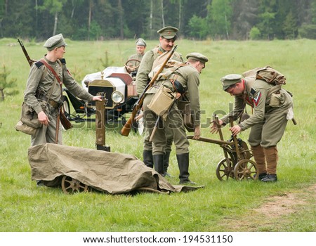 RUSSIA, CHERNOGOLOVKA - MAY 17: Unidentified men near the Maxim machine gun on History reenactment of battle of Civil War in 1914-1919 on May 17, 2014, Chernogolovka city, Ivanovskoe village, Russia