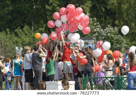 MOSCOW - MAY 29: Unidentified people let go of balloons on a 15th anniversary of \
