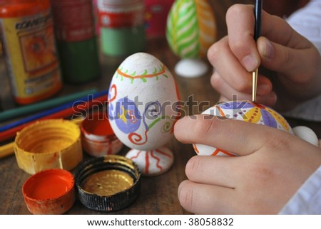 the girl enterring wooden egg, hands and paints