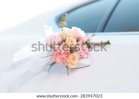 Wedding car with beautiful decorations of pink and orange roses