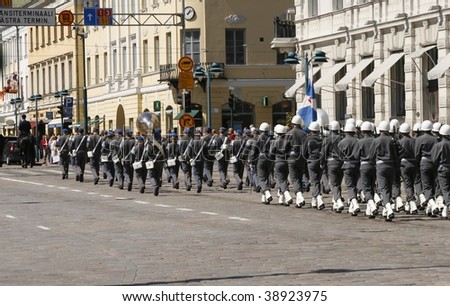 HELSINKI, FINLAND - JUNE 1: A small military parade interrupted business at the market as vendors and buyers alike ran to the street to watch the parade on June 1, 2007 in Helsinki, Finland