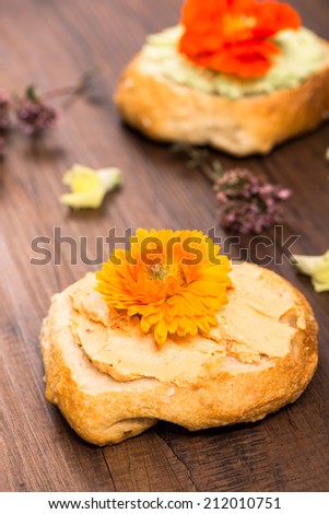 Rolls with tomato farmer cheese and edible flower