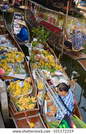 RATCHABURI, THAILAND - NOV 30: Boats ferry people at Damnoen Saduak floating market on November 30, 2011 in Ratchaburi, Thailand. Its famous for the traditional and old method of selling and buying.