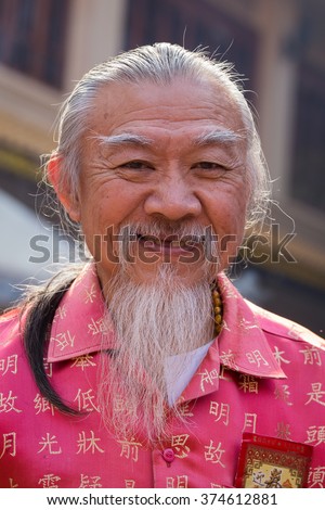 BANGKOK, THAILAND - FEBRUARY 09, 2016 : Unknown Thai old man during the celebration of the Chinese New Year in Yaowarat street, Chinatown