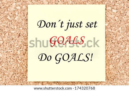 DonÂ´t just set Goals, Do Goals, written on a stick note