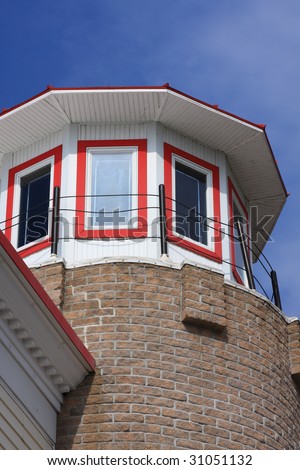 Architecture of Mackinaw City in Michigan with a buliding designed to look like a lighthouse