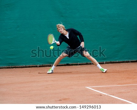 Tennis player before hitting the ball