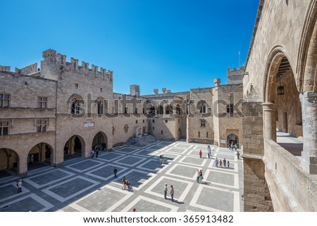 The Palace of the Grand Master of the Knights of Rhodes , also known as the Kastello , is a medieval castle in the city of Rhodes, on the island of Rhodes in Greece.\
The courtyard.