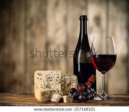 Various kinds of cheese with red wine