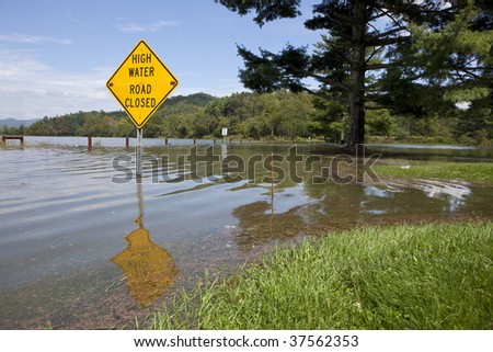 Road closed sign marking high water in Flood in North Carolina