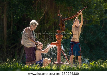 Nong Khai, Thailand June 06 At country Village, Female children to bathe on 06 June 2015