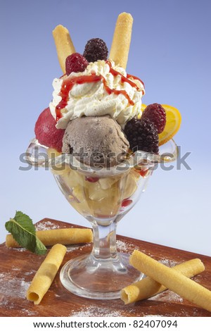 Cream ice sundae w fruit and whipped cream