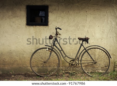 Old abandoned bike leaning on the wall