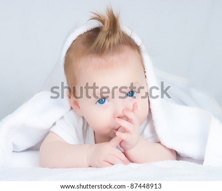 The image of the girl at the age of four months