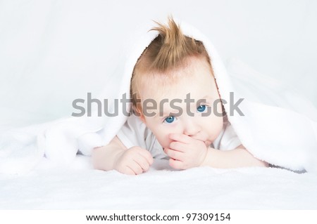 The image of the girl at the age of four months