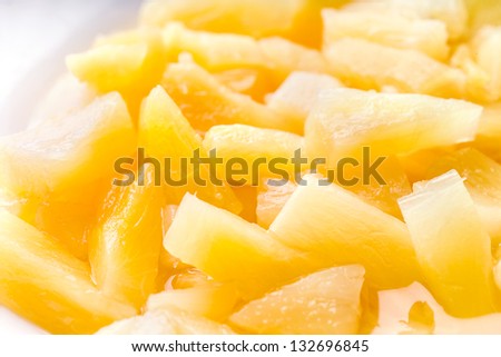 conserved pineapple chunks