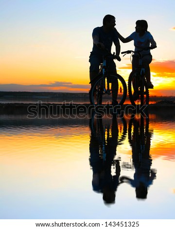 silhouette of a loving couple with reflection on water copy Space for inscription