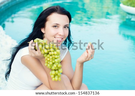 Beautiful young woman with green grapes. Health care. Healthy eating. Healthy lifestyle