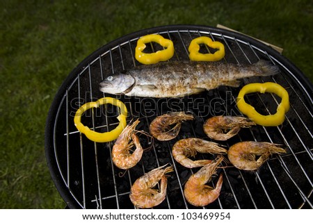 Grilling fish and shrimps! Tasty dinner