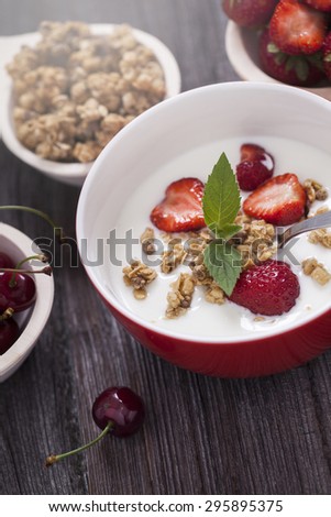 Excellent breakfast. Breakfast cereal with milk and strawberries!