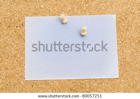 The note paper nail on the cork board
