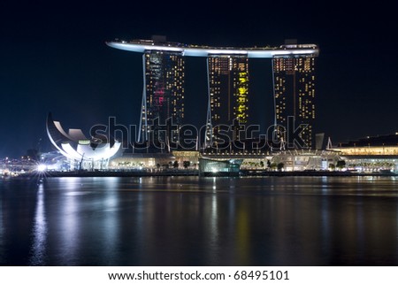 SINGAPORE - SEPTEMBER 14: The Marina Bay Sands Hotel dominates the skyline at Marina Bay September 14, 2010 in Singapore. It is the world\'s most expensive standalone casino property at US$ 6.3 billion.