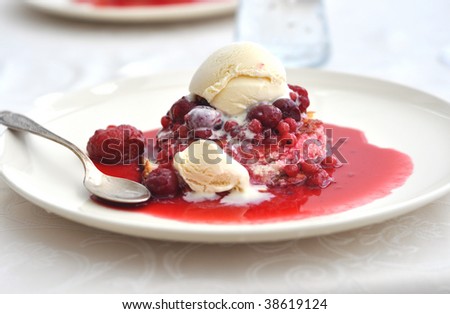 Individual Cheesecakes with Mixed-Berry Sauce and ice cream