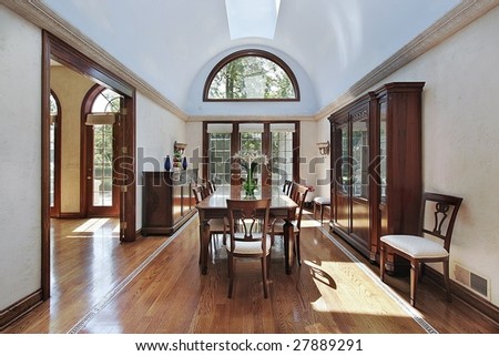 Elegant dining room with arch window