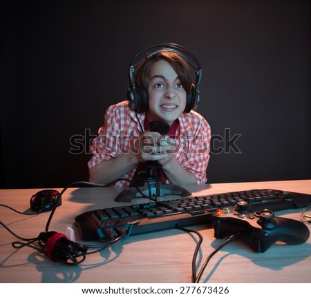 Angry Boy Playing Video Game Stock Illustrations – 49 Angry Boy Playing Video  Game Stock Illustrations, Vectors & Clipart - Dreamstime