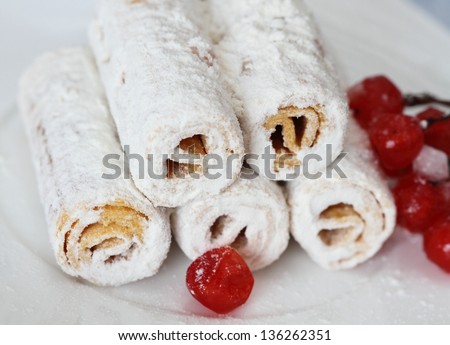 Crispy wafer rolls with powder and viburnum