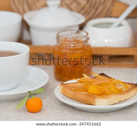 Toast with home-made orange marmalade, served with a cup of tea
