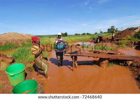 SHINYANGA, TANZANIA-MARCH 18: Unidentified miners look for gold March 18, 2010 in Shinyanga, Tanzania. Tanzania is the third gold producer in Africa after Ghana and South Africa.