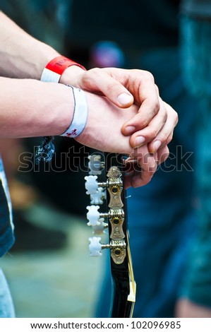 hands holding a guitar
