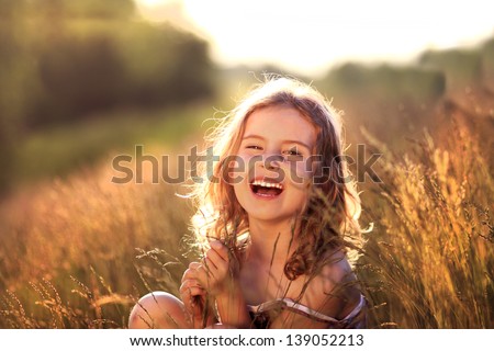 [Obrazek: stock-photo-adorable-little-girl-laughin...052213.jpg]