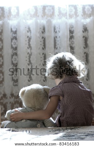 [Obrazek: stock-photo-depressed-little-girl-huggin...416183.jpg]