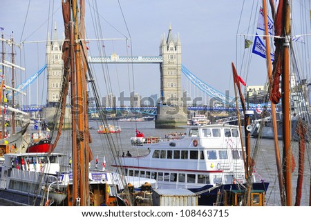 LONDON, UK-JUNE 1: Boats decorated with flags and bunting for the Queen\'s Diamond Jubilee celebrations, with the Tower Bridge in background. June 1, 2012 in London UK