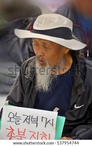 SEOUL SOUTH KOREA APRIL 6; Old man protesting again redundancy people by a company on april 6 2013 in Seoul South Korea