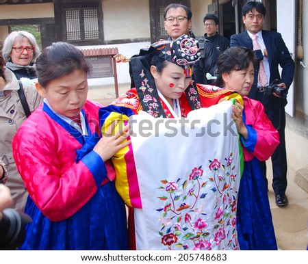 SEOUL KOREA APRIL 7: Performance of wedding In Korean tradition, a bride makes two bows, and a bridegroom makes once, which represent the harmony between Yin and Yang. On april 7 2013 in Seoul Korea.