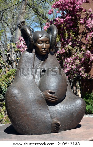 SANTA FE, NM USA APRIL 21: Indian woman sculpture, Santa Fe, NM: on april 21, 2014 in Santa Fe, NM.  Works of art are an integral part of the beauty and spirit of the city;