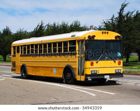 صور من الحياة  اليومية في الدول الاروبية Stock-photo-yellow-school-bus-34943359