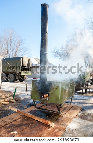 Cooking food on a military field kitchen in field conditions