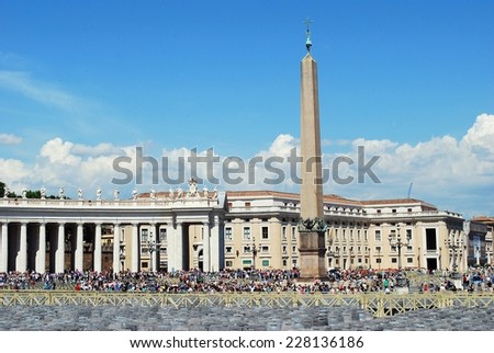 ROME, ITALY - MAY 30: Vatican city center life on May 30, 2014, Rome, Italy.